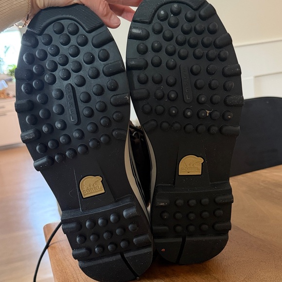 Sorel Men’s Caribou Brown and Black Winter Boots - Picture 5 of 5